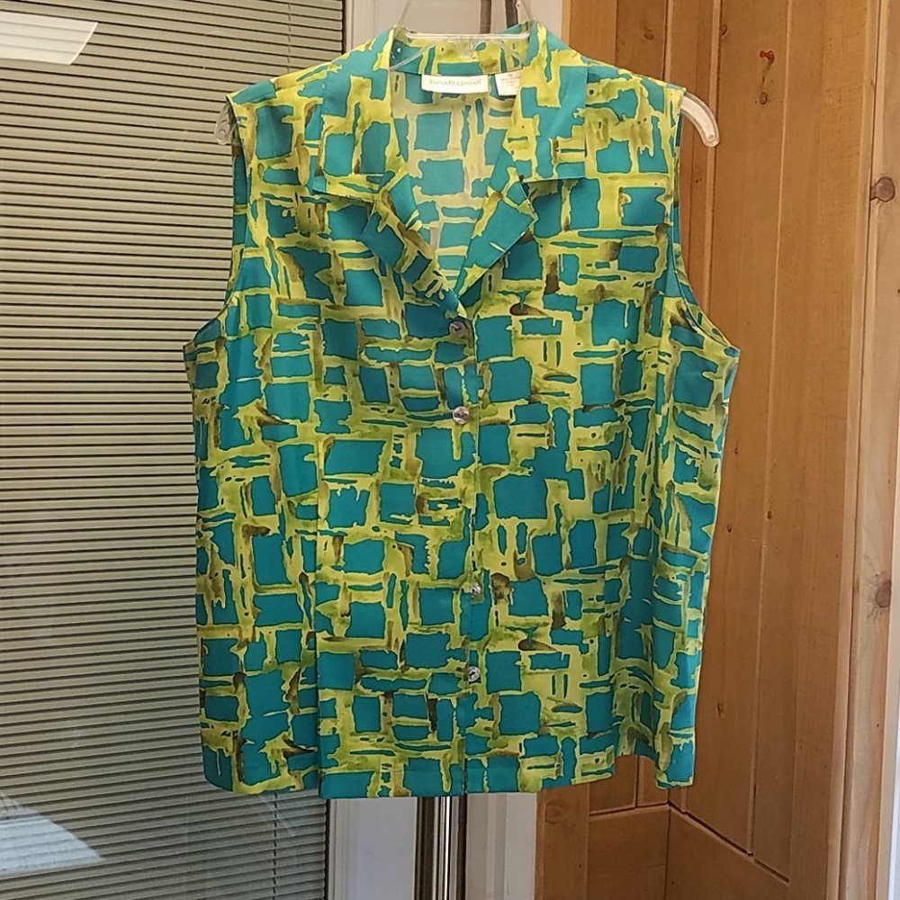 Short sleeved top